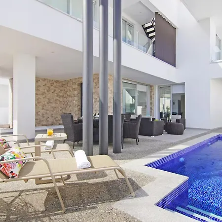 Accommodatie bij particulieren Walking Distance To Vrysoudia Beach Paralimni
