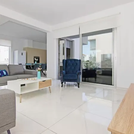 Accommodatie bij particulieren Walking Distance To Vrysoudia Beach *